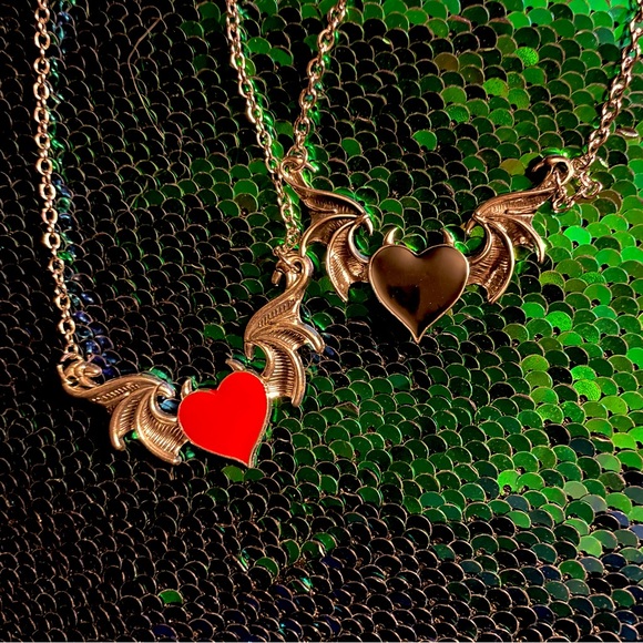 💥2 for $20💥 😈😈 Devil Heart Bat Wing Necklace 😈😈 - Picture 1 of 4